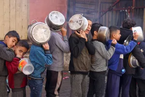 مجاعة وشيكة في قطاع غزة بموافقة أمريكية وإشراف عربي