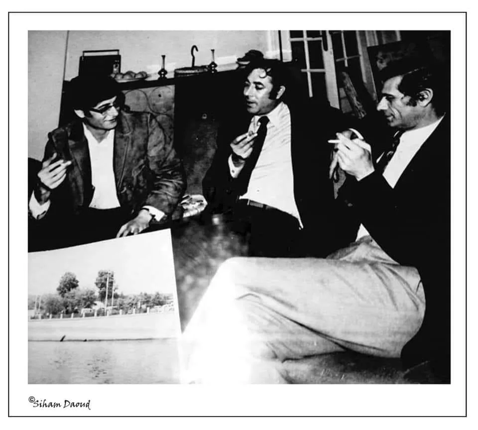صورة تجمع بين الشعراء الفلسطينيين راشد حسين ومحمود درويش ومعين بسيسو.