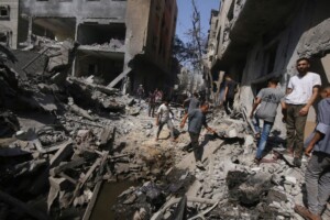 “سمعت أنفاس أصدقائي الأخيرة”.. 5 شهادات من مجزرة النصيرات