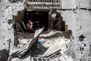 “نسيت اسم بنتي”.. أب من غزة يرثي أطفاله الستة