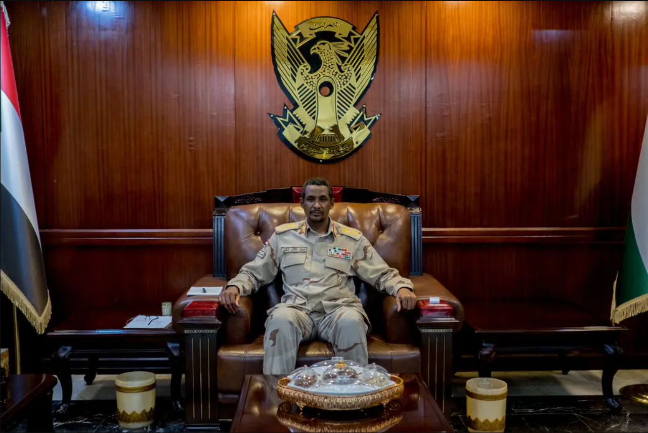 السودان: الإمارات تستخدم الإغاثة غطاءً لتزيد قوات الدعم السريع بالسلاح 33 نون بوست