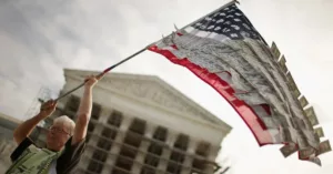 الأموال المظلمة.. هل يحسم المال السياسي السباق إلى البيت الأبيض؟