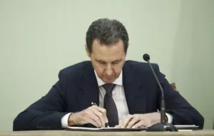 ثلاثية الأسد للبقاء: كيف يناور لإنقاذ نفسه؟