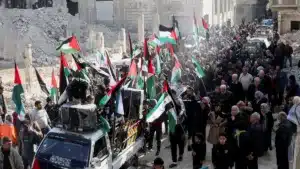 بين التغيير والبقاء.. هل تعيد الفصائل الفلسطينية في سوريا ترتيب أوراقها؟