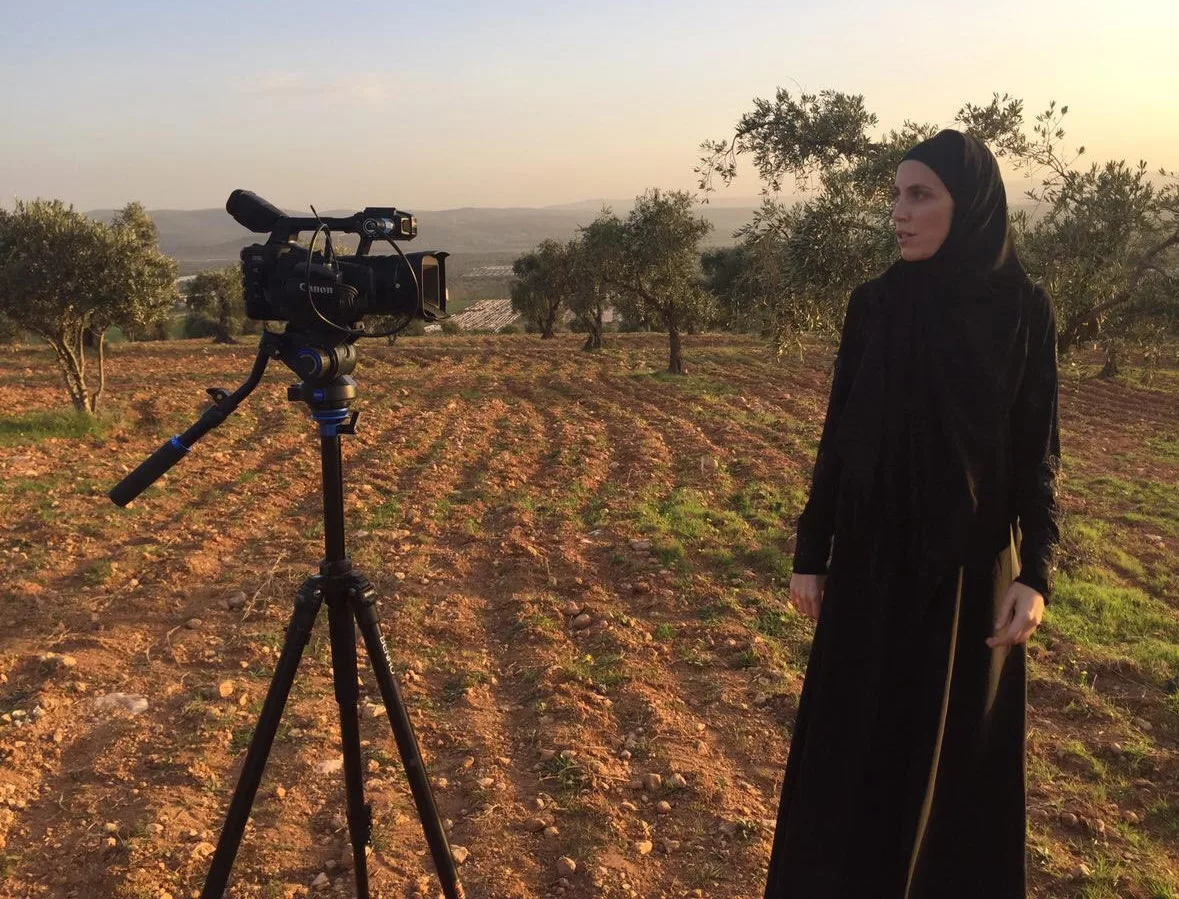 كلاريسا وورد: حين تُكافأ الصحافة على صناعة المشهد لا قول الحقيقة 23 نون بوست
