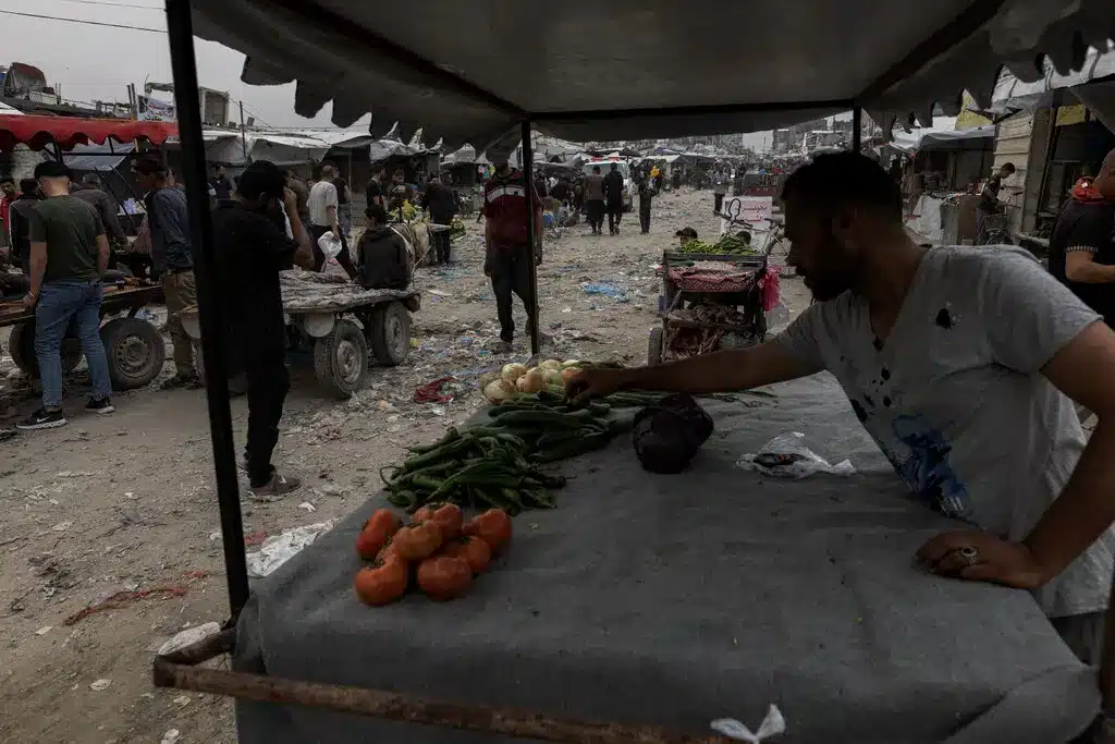"إسرائيل" تعترف بالمجاعة في غزة.. لكن فقط خلف الأبواب المغلقة 2 نون بوست
