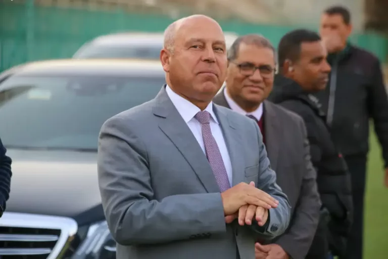 “أهل الثقة”.. لماذا لا يطيح السيسي بـ “الوزير” رغم كوارثه؟