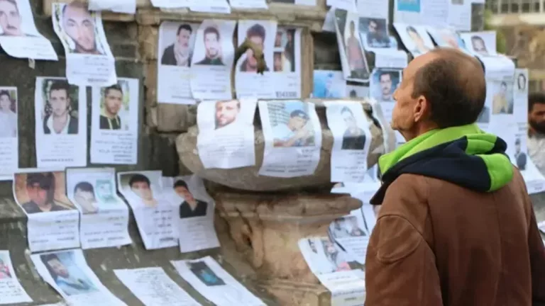 بين التمجيد المطلق والنقد العدمي: طريق شاق نحو العدالة في سوريا