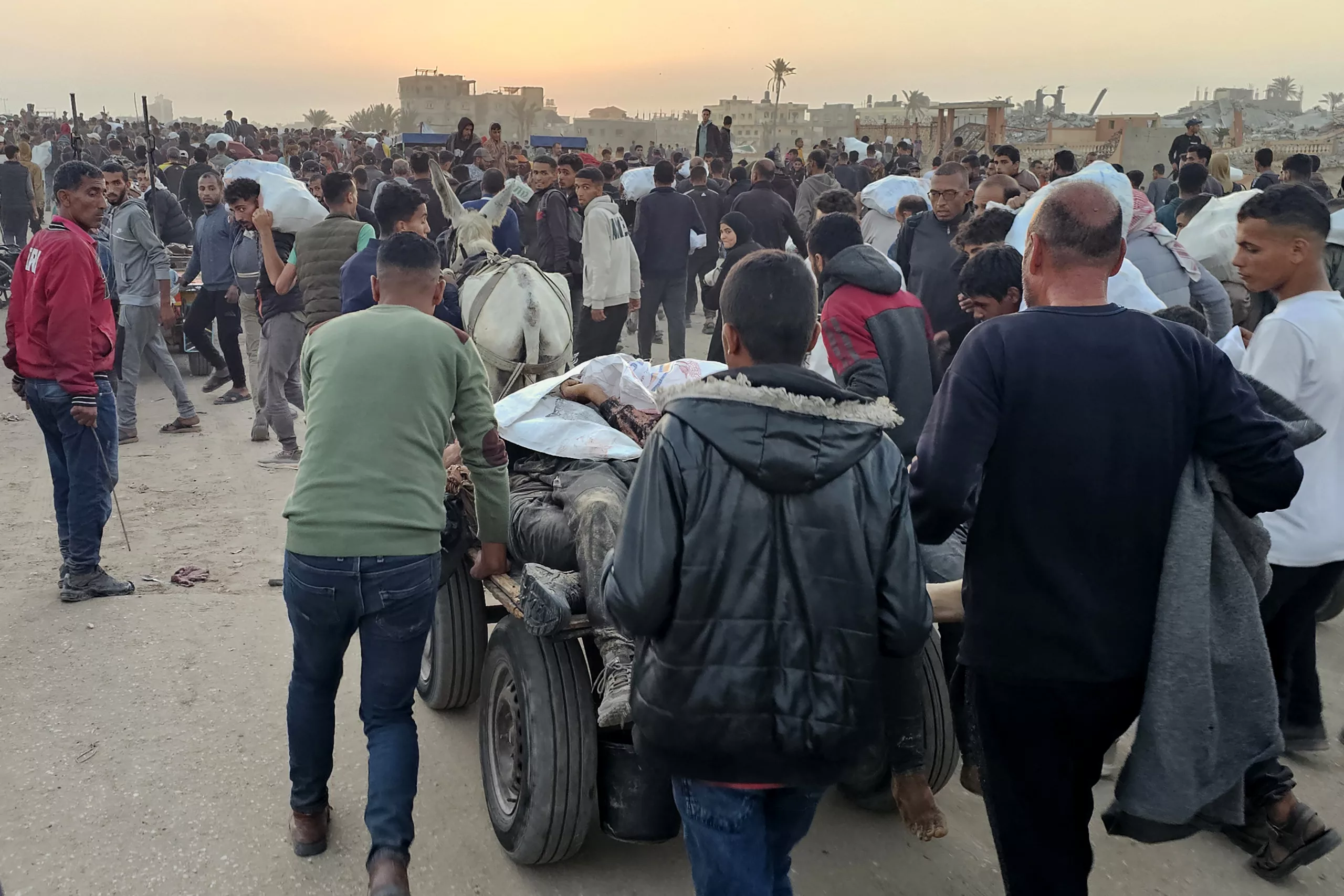 غزة تحت نيران الإغاثة: عندما تتحول المساعدات إلى فخ قاتل 26 نون بوست
