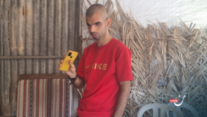 كفيف في حرب غزة.. لكنه النور الوحيد لعائلته