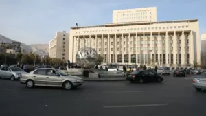 خبراء: شح السيولة يفاقم أزمة الثقة في المصارف السورية