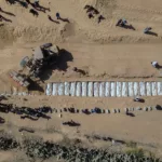 حق الوداع المؤجل: آلاف الفلسطينيين عالقون تحت أنقاض غزة 2 نون بوست