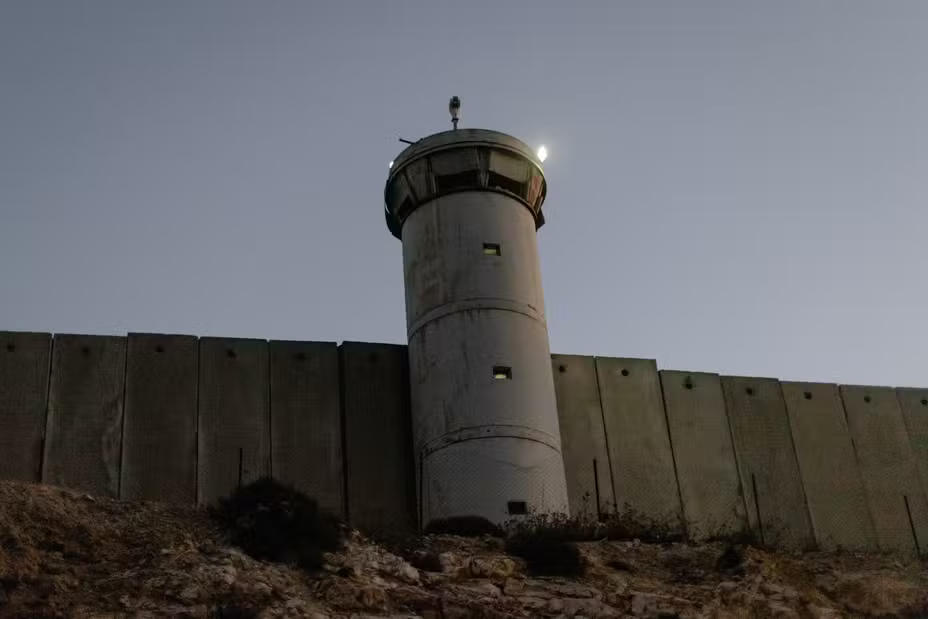 مأساة العمال الفلسطينيين المنفيين من إسرائيل 27 نون بوست