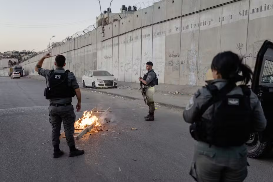 مأساة العمال الفلسطينيين المنفيين من إسرائيل 24 نون بوست