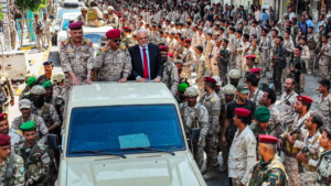 الجيش اليمني بين الرياض وأبوظبي.. زيارة تكشف خارطة النفوذ والانقسام