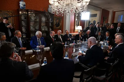 عقود بملايين الدولارات لتلميع الاحتلال: إسرائيل تخاطب الكنائس وروبوتات المحادثة 23 نون بوست