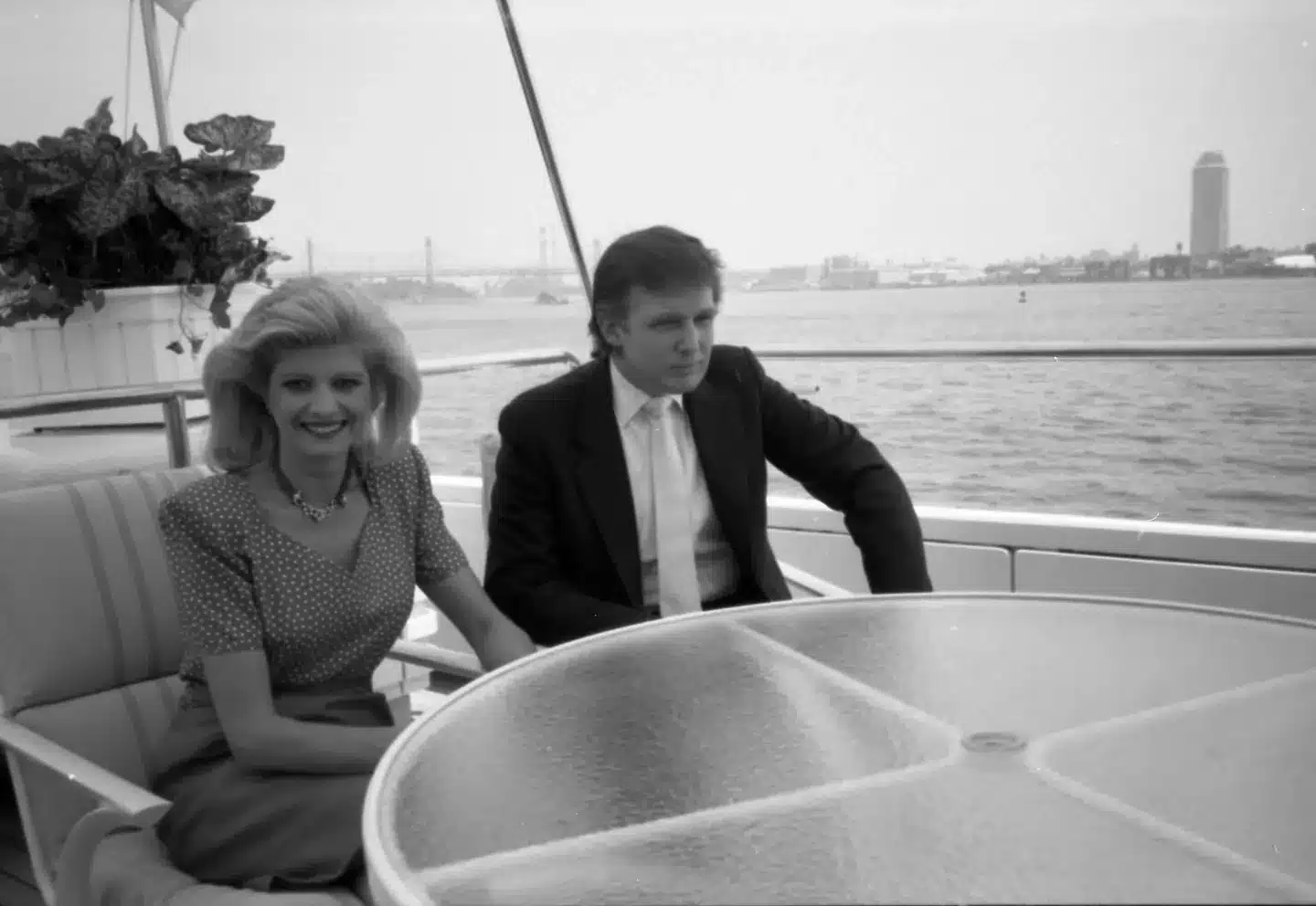 كيف نسج ترامب وعائلته علاقات مالية عميقة مع السعودية؟ 22 نون بوست