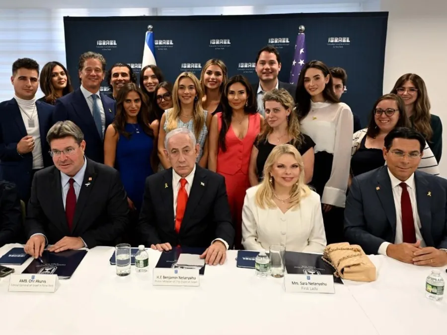 عقود بملايين الدولارات لتلميع الاحتلال: إسرائيل تخاطب الكنائس وروبوتات المحادثة 25 نون بوست