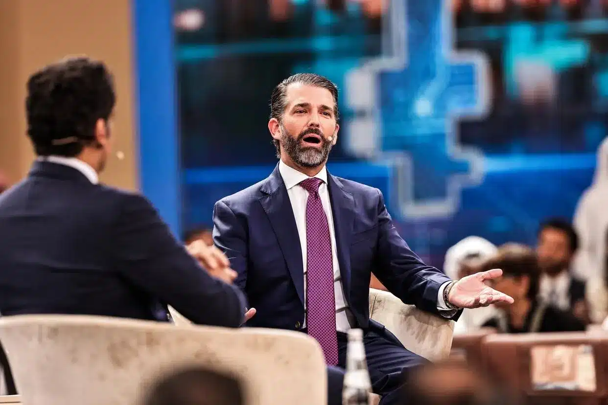 كيف نسج ترامب وعائلته علاقات مالية عميقة مع السعودية؟ 26 نون بوست