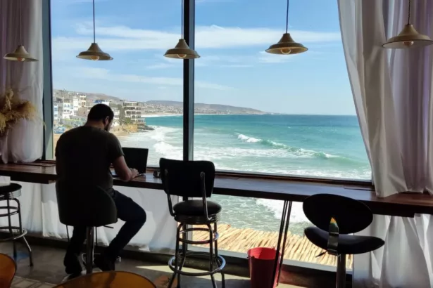 لماذا أصبح العمل الرقمي ملاذًا لجيل مغاربي محاصر بالبطالة؟