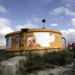 إعادة توطين المستوطنين في قلب مناطق مأهولة بالفلسطينيين ينذر بتفجير موجات جديدة من التصعيد