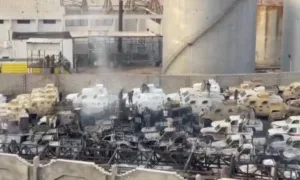 قصف ميناء المكلا: رسالة سعودية للإمارات تتجاوز الجغرافيا اليمنية