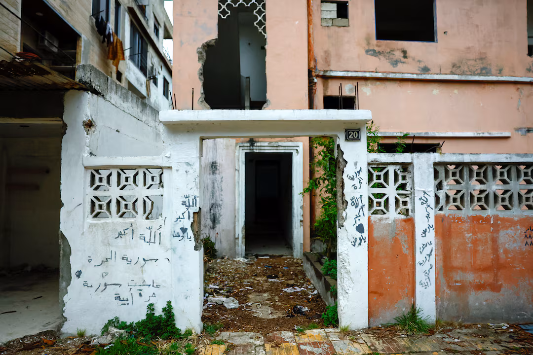 رئيس مخابرات الأسد وابن خاله يتآمران من روسيا لإشعال انتفاضة في الساحل السوري 26 نون بوست