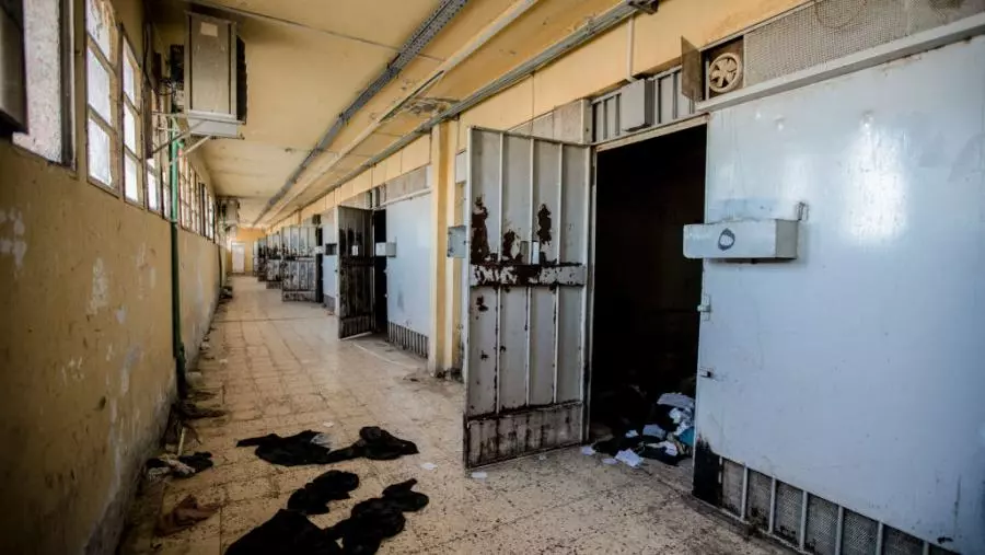 بعد عام من إفراغ السجون.. لماذا تعثرت العدالة في سوريا؟ 22 نون بوست