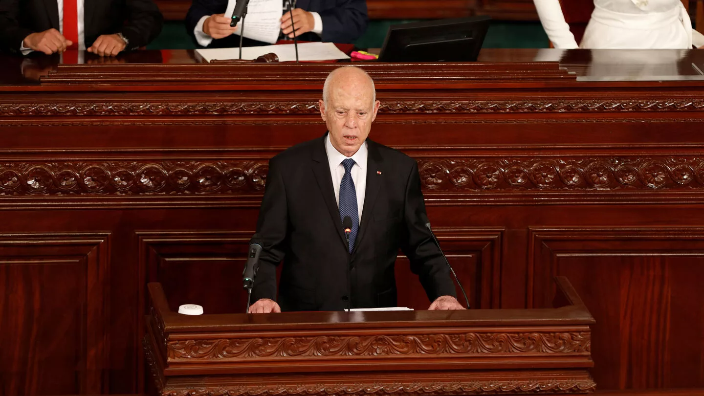 المحتجون يطالبون بإلغاء الإجراءات الانقلابية التي اتخذها سعيد في يوليو 2021