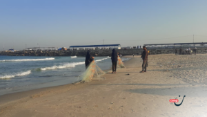 “أرواحنا على كفوفنا”: يوميات الصيادين في ميناء غزة المدمر