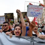 الشارع التونسي يعود للتظاهر.. ما أسباب التصعيد ومن يقود المشهد؟