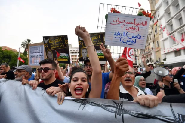 موجة الاعتقالات الأخيرة وتزايد الأحكام القاسية دفع القوى المعارضة إلى إعادة توحيد صفوفها