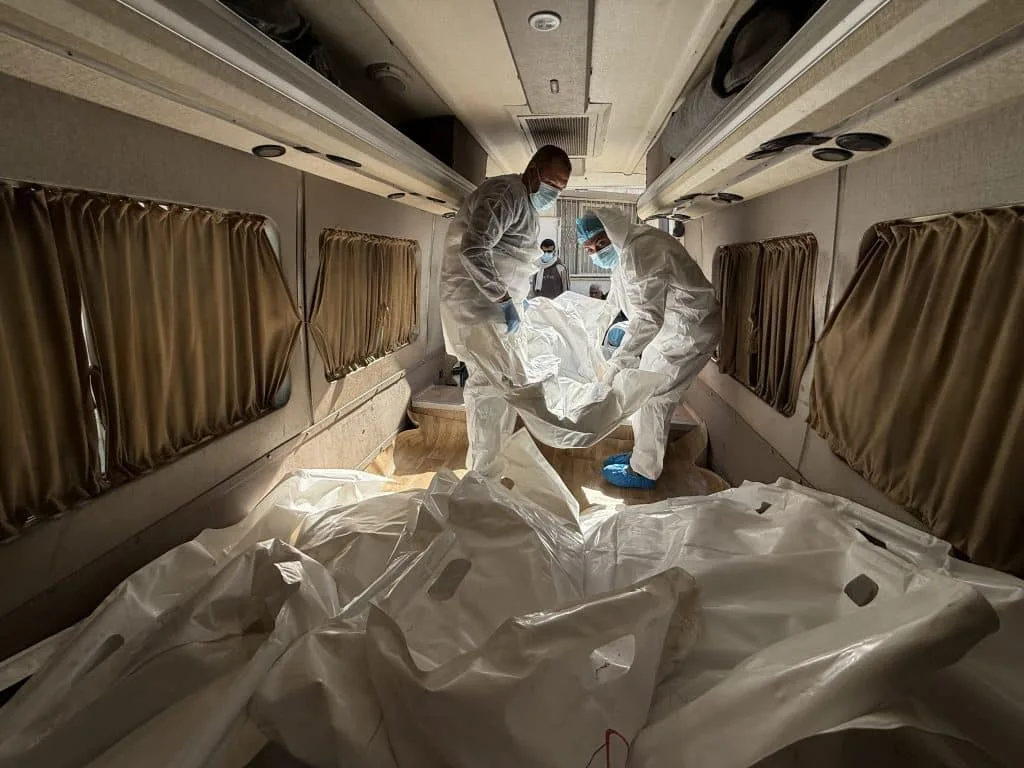 بحفارة واحدة.. غزة تنتشل جثامين 10 آلاف شهيد من بحر الأنقاض 23 نون بوست