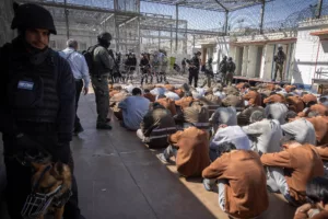 من الاعتقال الإداري إلى التجويع: ماذا يكشف واقع السجون تحت قبضة بن غفير؟