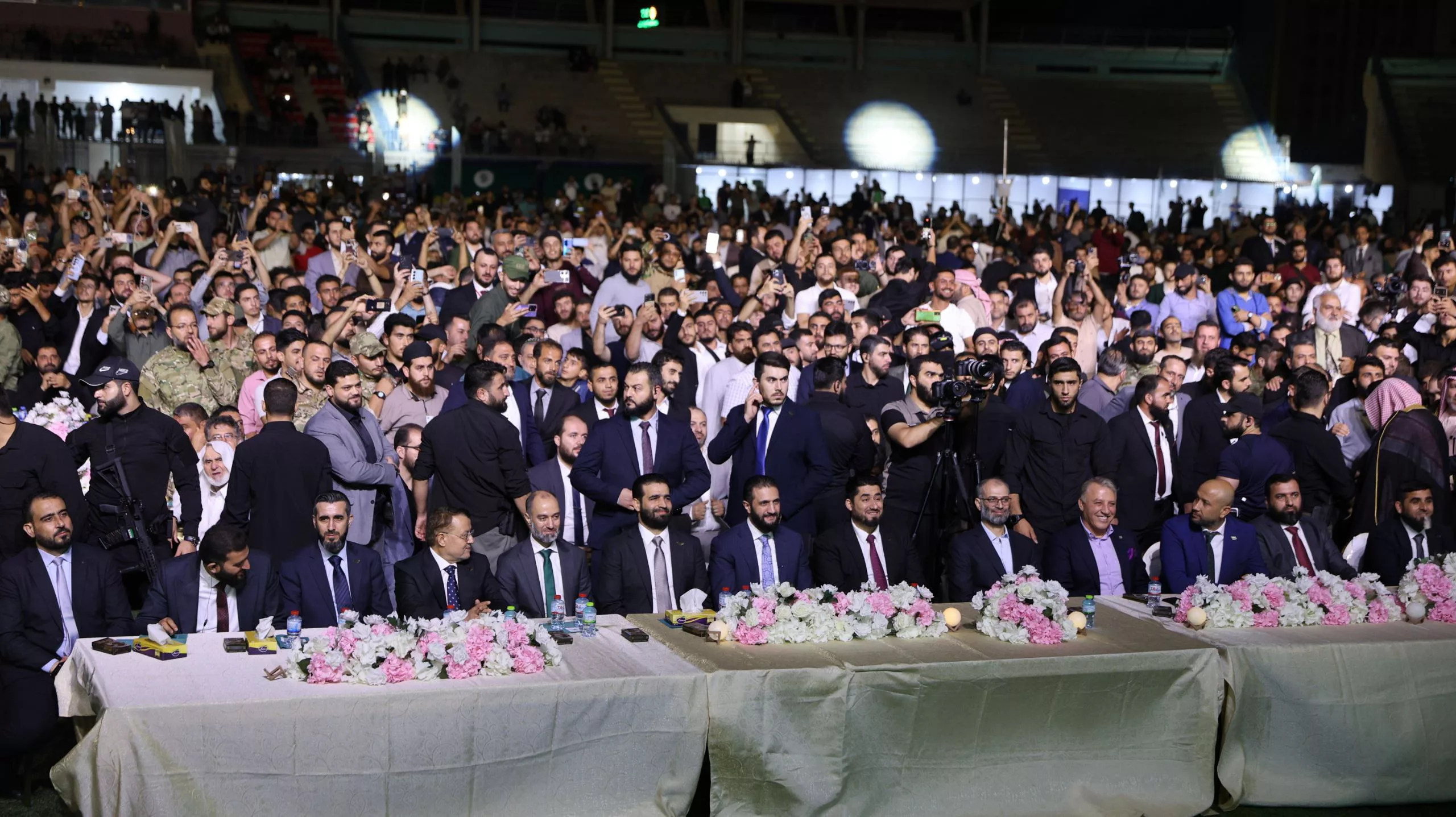 15 حملة جمعت أكثر من 600 مليون دولار.. كيف تُدار أموال إعادة الإعمار في سوريا؟ 22 نون بوست