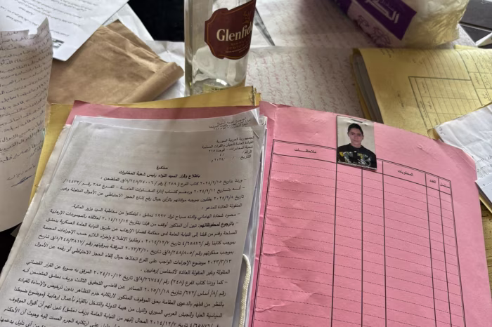 كيف حوّل النظام السوري المخلوع الأقارب والجيران إلى مخبرين؟ 32 نون بوست