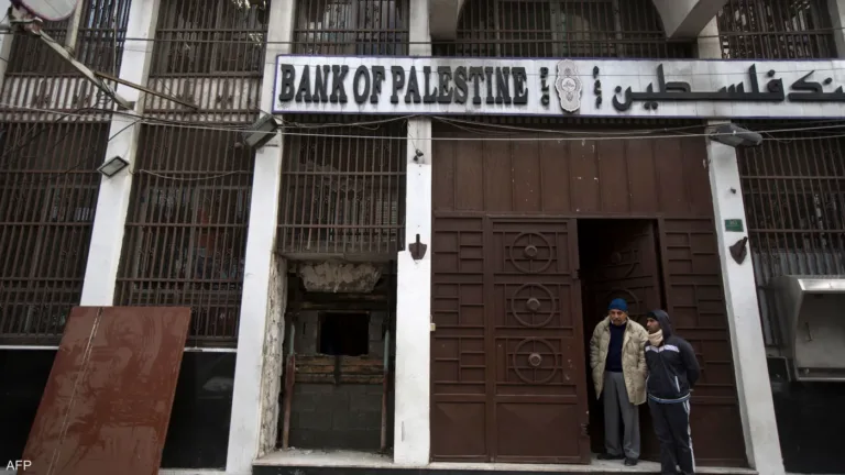 قوانين التجارة الإلكترونية تحاصر جيوب الفلسطينيين وأمنهم