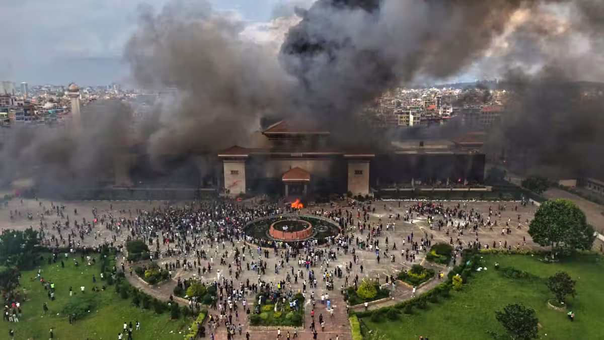 غضب الخوارزميات والشوارع.. أين يتجه وعي "جيل زد" السياسي؟ 22 نون بوست