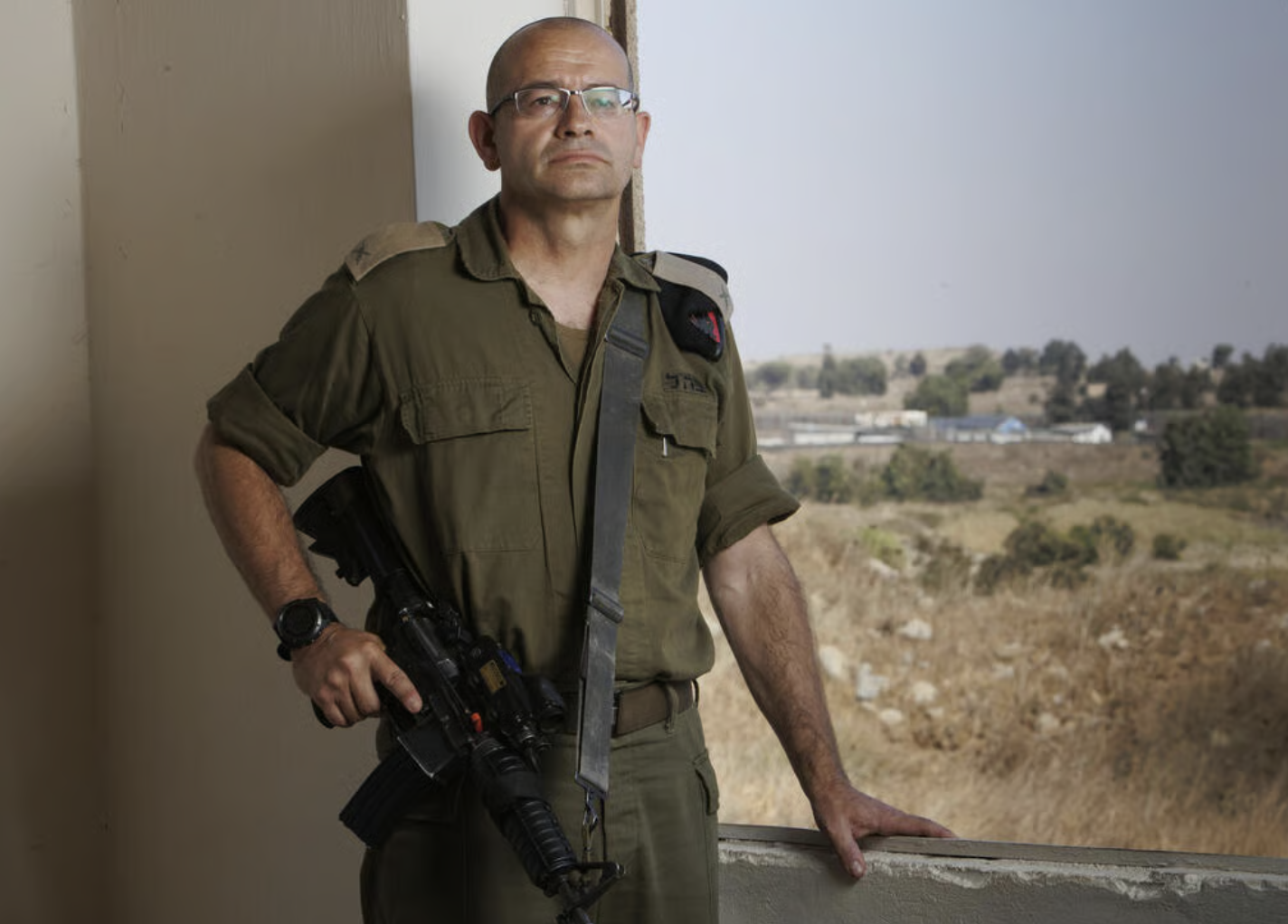 فر هاربًا في 7 أكتوبر.. من المرشح الجديد لقيادة الموساد؟ 2 نتنياهو عيّن رومان غوفمان سكرتيرًا عسكريًا في مايو 2024 قبل ترشيحه لقيادة الموساد