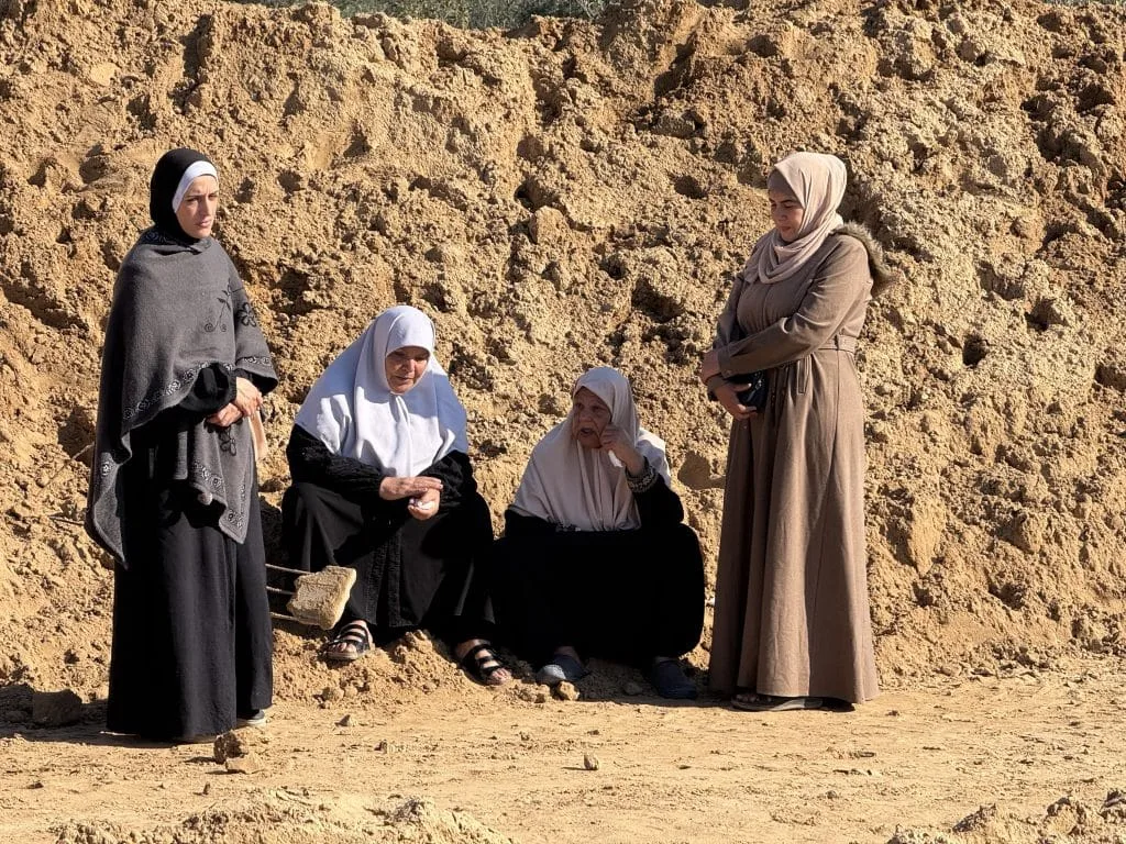 بحفارة واحدة.. غزة تنتشل جثامين 10 آلاف شهيد من بحر الأنقاض 22 نون بوست