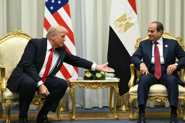 دفع ترامب نحو عقد قمة ثلاثية مع نتنياهو والسيسي لكن القاهرة اشترطت إنجاز اتفاق الغاز أولا