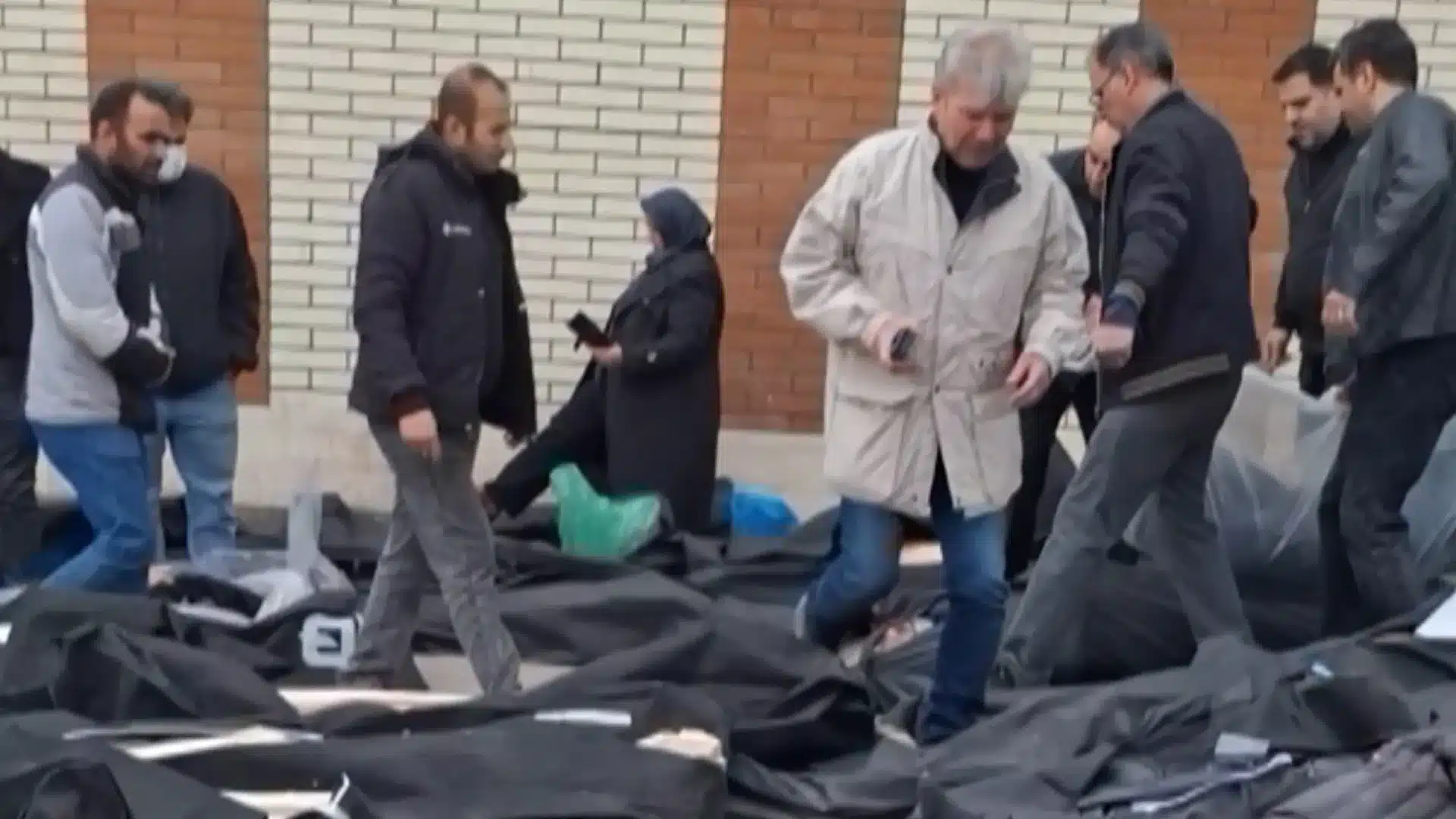 الاحتجاجات في إيران.. قطع الإنترنت فتح بابًا أمام حملة قمع دموية 24 نون بوست