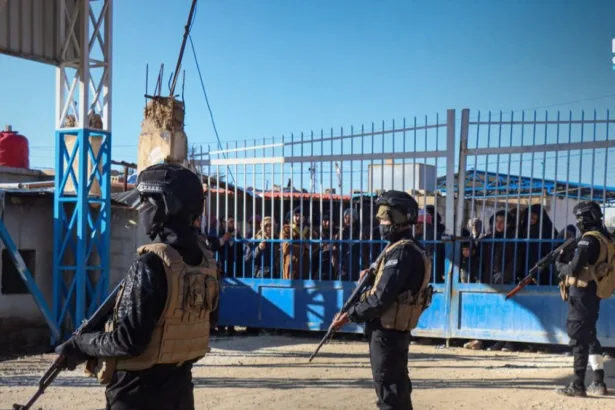 بلغ تعداد سكان الهول مؤخرًا نحو 24 ألف شخص أغلبهم سوريون وعراقيون