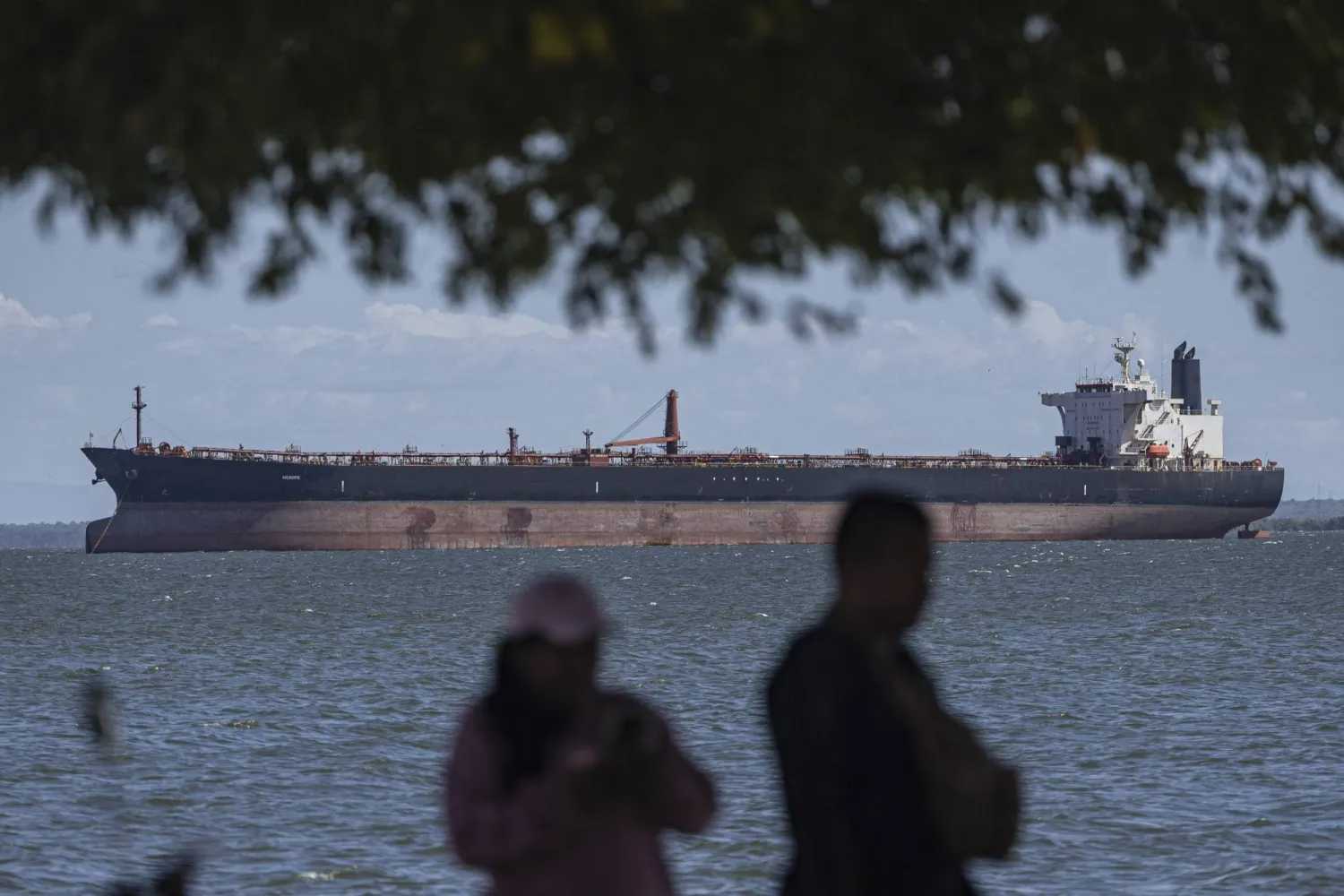 استراتيجية واشنطن تجاه الجنوب العالمي.. لماذا فعّلت عقيدة مونرو؟ 23 ناقلة نفط تبحر في بحيرة ماراكايبو بمدينة ماراكايبو في فنزويلا