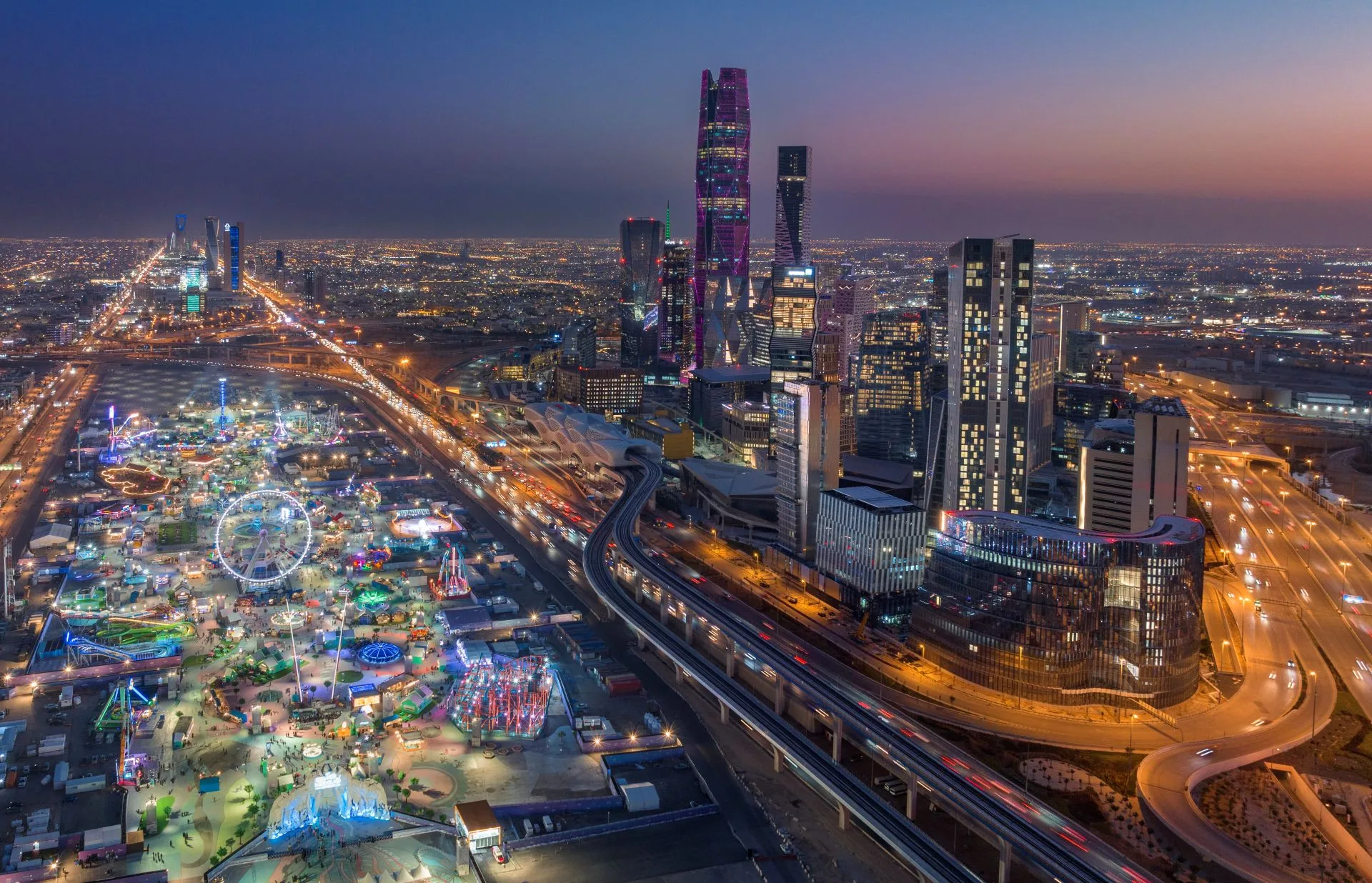 خطة الاقتراض السعودي.. ماذا تكشف عن كلفة "رؤية 2030"؟ 22 توجه السعودية لتمويل عجز 2026 عبر الاقتراض يكشف عن الثمن الباهظ لتحقيق رؤية 2030