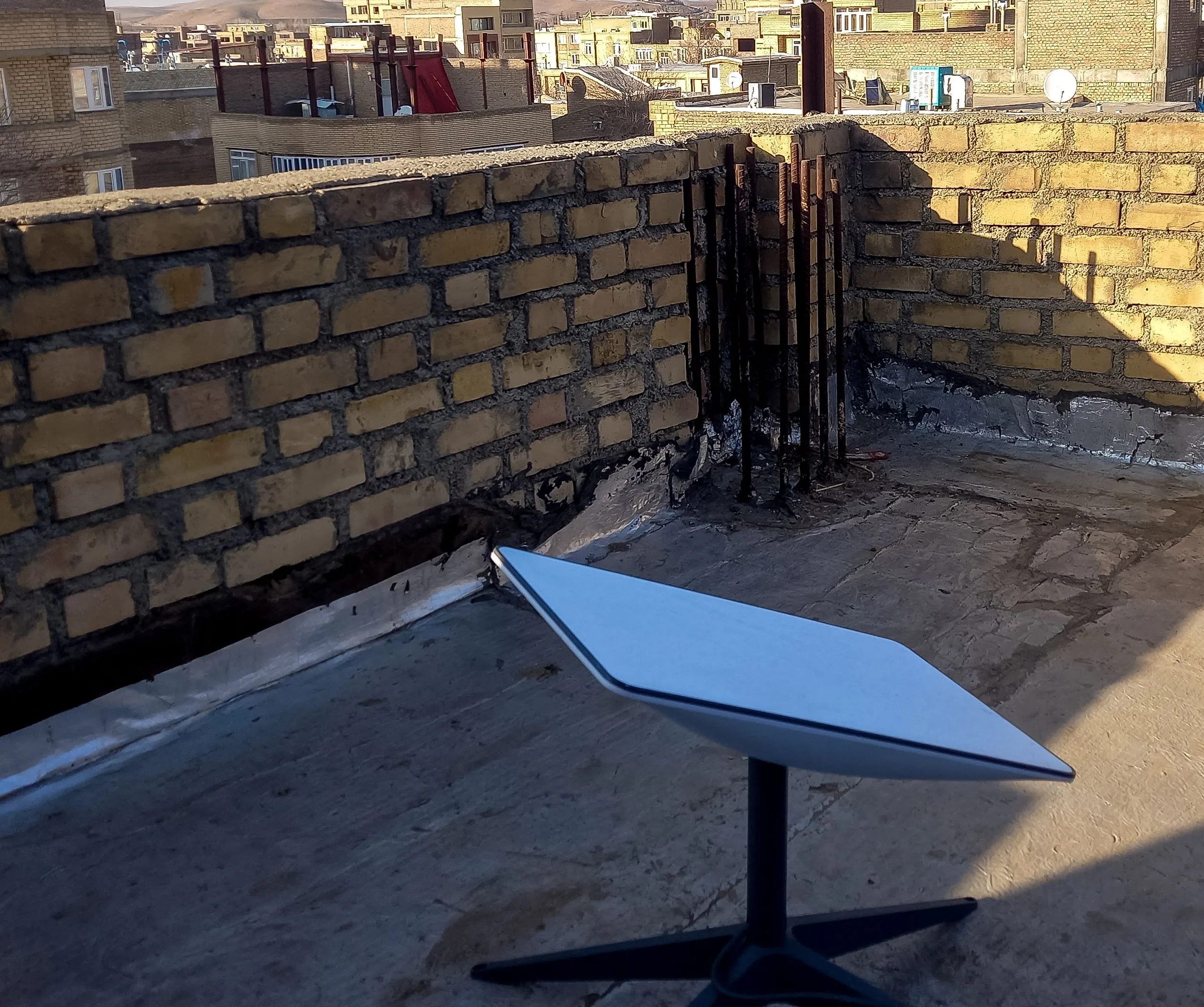 يجري تهريب المئات من محطات ستارلينك إلى الداخل الإيراني