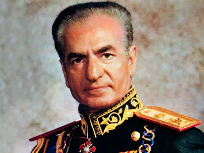 القصر والحوزة.. أبرز الفروقات بين حكمي الشاه والمرشد 22 محمد رضا بهلوي آخر ملوك إيران الذي حكم البلاد بقبضة من حديد