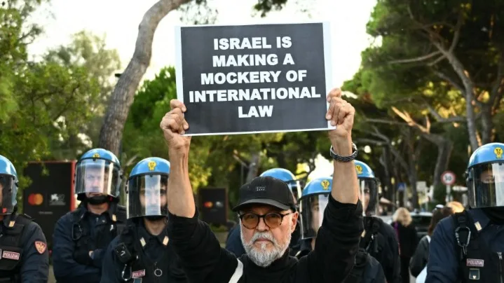 القانون الدولي مات في غزة.. فلماذا ينعى العالم موته في غرينلاند؟ 22 نون بوست