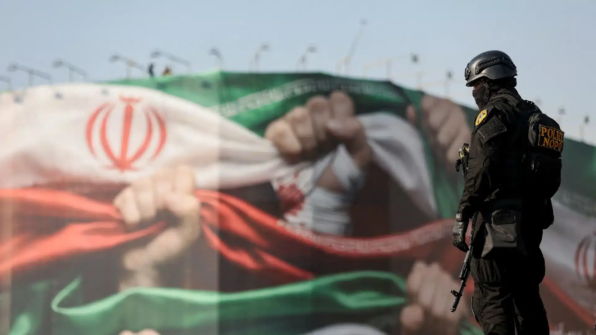 الاحتجاجات في إيران.. قطع الإنترنت فتح بابًا أمام حملة قمع دموية 23 نون بوست