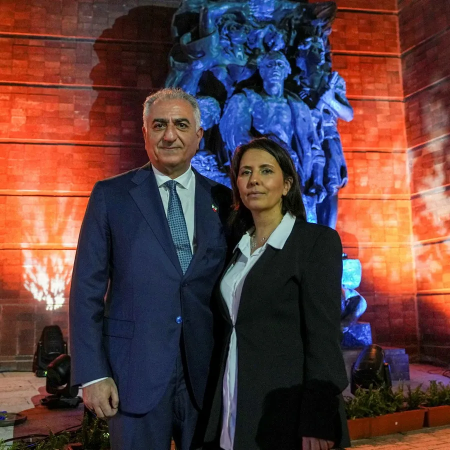 "عودة الشاه": كيف دعمت إسرائيل حملات "تزييف رقمي" للترويج لرضا بهلوي في إيران؟ 22 نون بوست